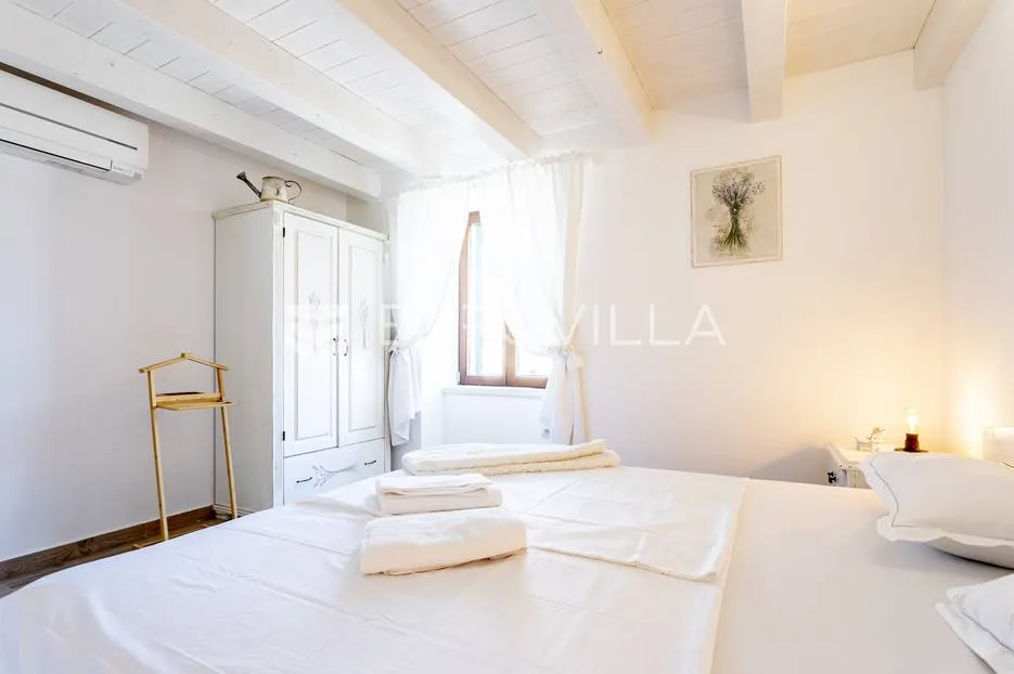 hvar, vrbanj, renovirana kamena kuća - slika 29