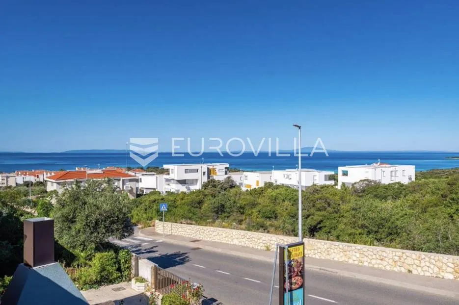 Pag, Novalja, Villa sa 8 uhodanih apartmanskih jedinica i restoranom, pogled na more