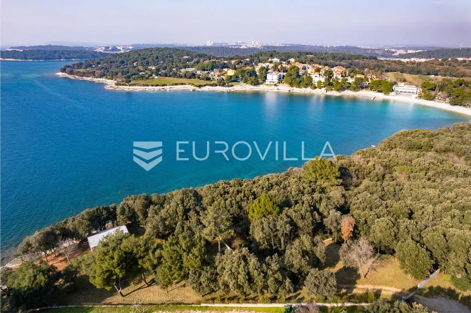 istra, banjole zemljište 2700 m2 prvi red do mora s dva legalizirana objekta 67 m2 i 24 m2 - slika 12