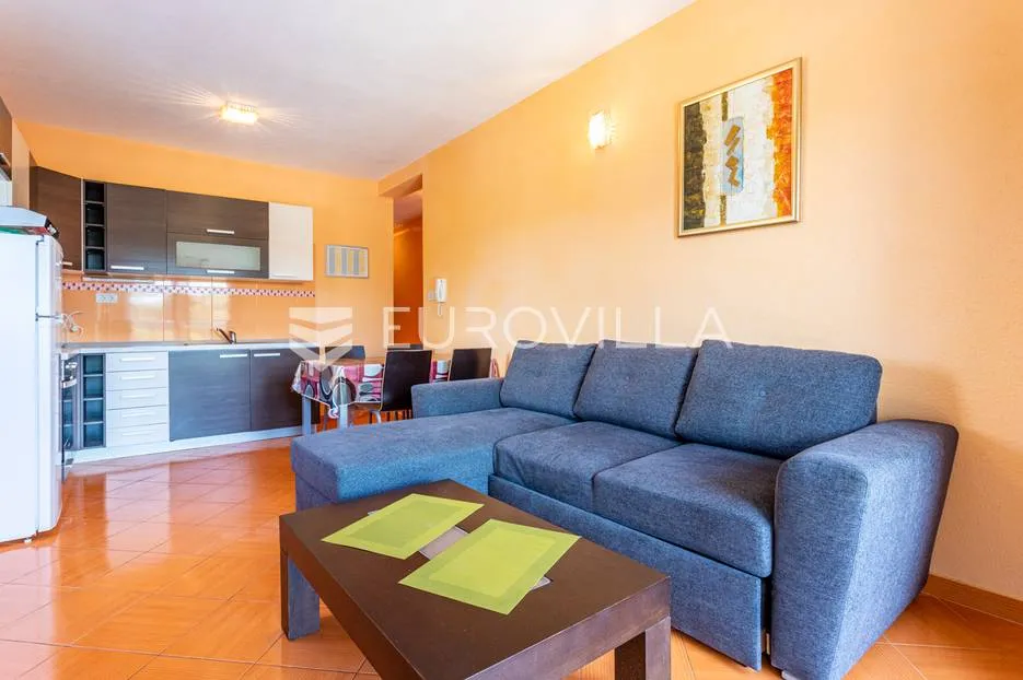 vinišće, kuća s s bazenom i 6 apartmana uz zemljište 1.000 m2 - slika 33