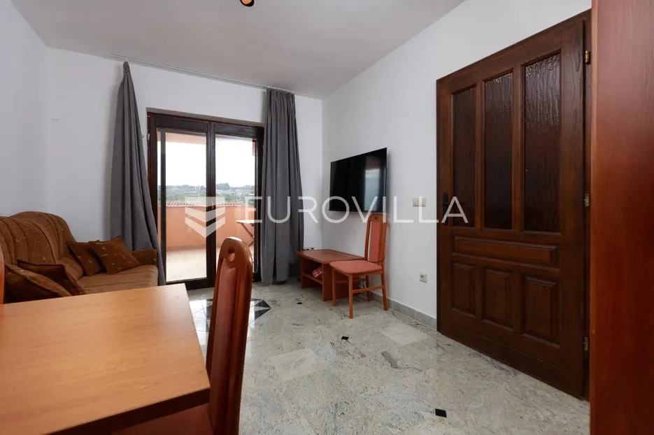 Krk, uređen trosoban apartman s prostranom terasom - Muraj, Krk