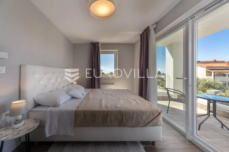 istra, poreč, luksuzna vila 244 m2 s bazenom i velikom uređenom okućnicom, pogled na more - slika 22