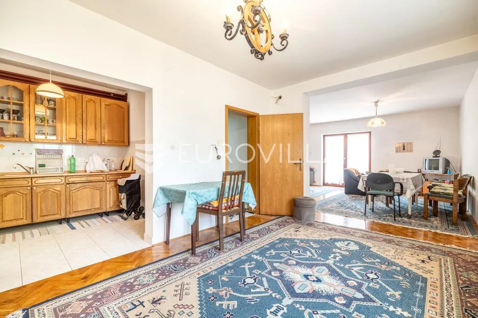 zagreb, gornja dubrava, odlična kuća s tri stana i garažom, 400 m² - slika 6