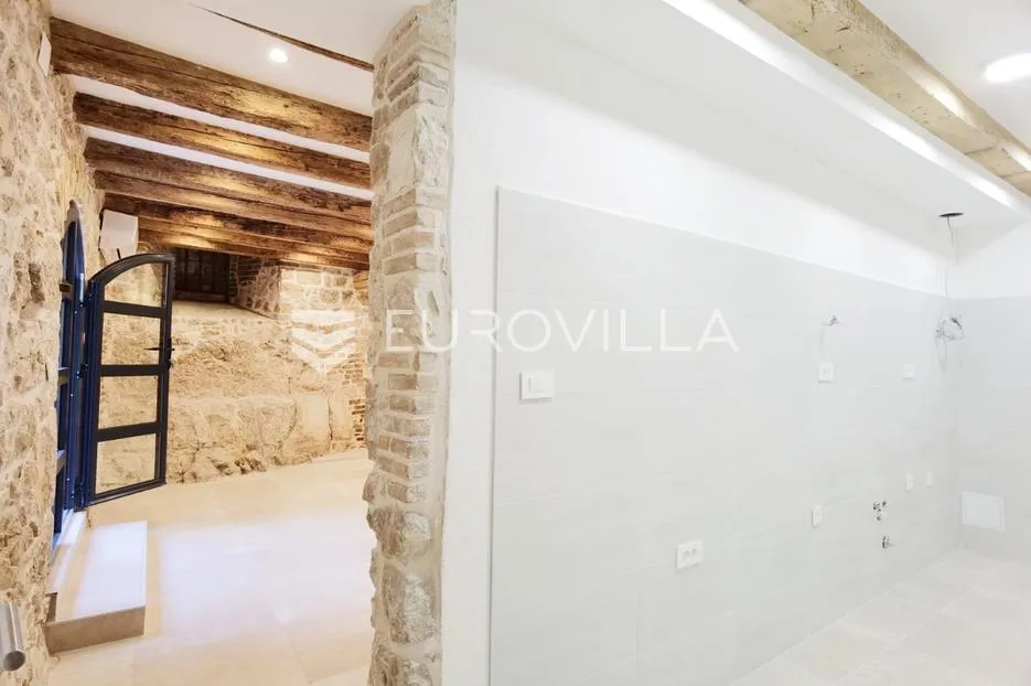 šibenik, centar, kamena kuća na tri etaže, 250 m od mora - slika 17