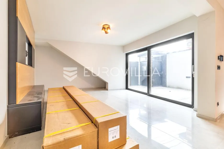 samobor, centar, kuća površine 144 m2 - slika 3