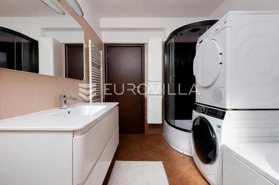 viškovo, marčelji, odličan peterosoban stan 151 m², dvoetažan - slika 13