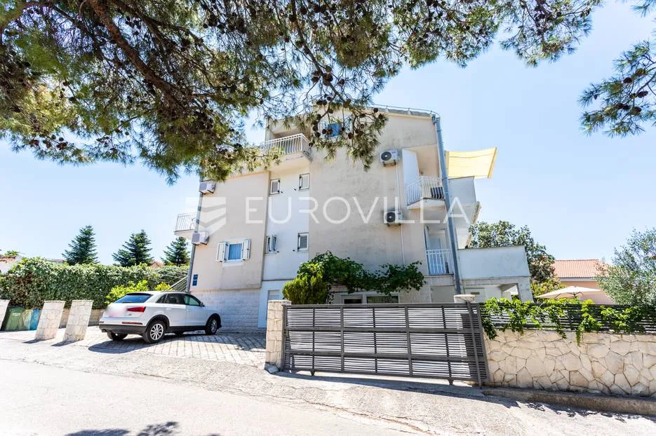 čiovo, okrug donji, apartmanska vila s bazenom - slika 10