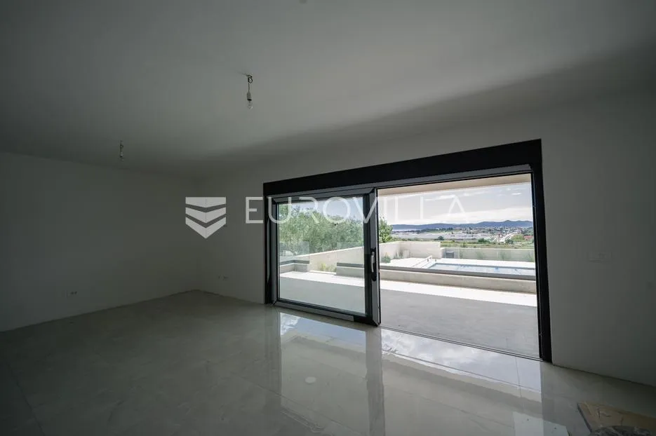 zadar, crno, moderan trosoban stan s bazenom, 95 m² - slika 27