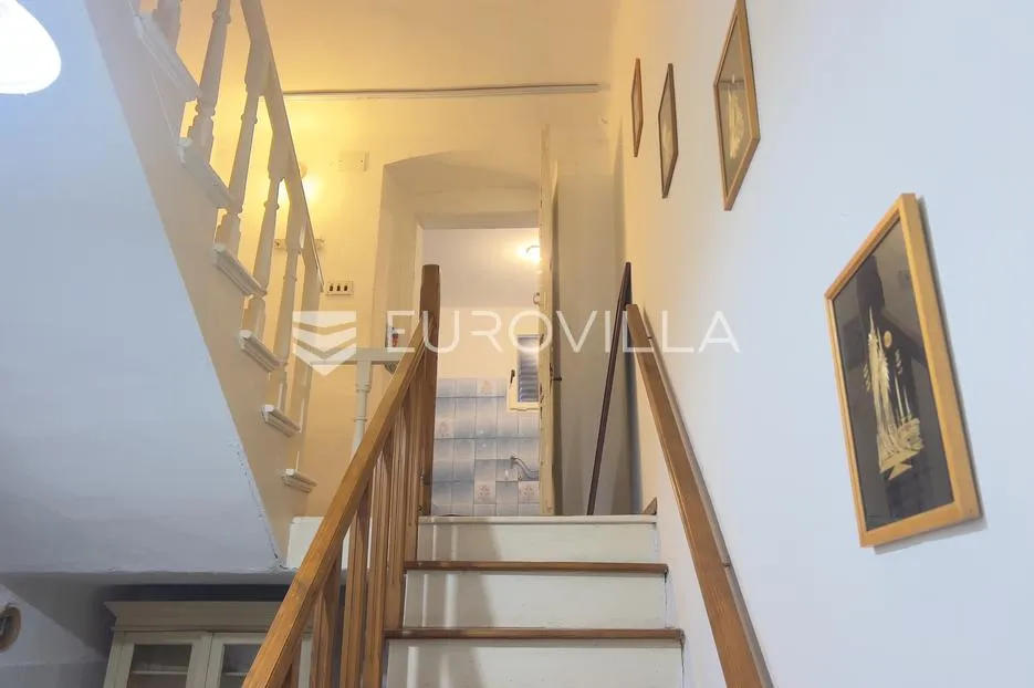 istra, poreč okolica, kuća s dva stana i dvorištem na mirnoj lokaciji - slika 14