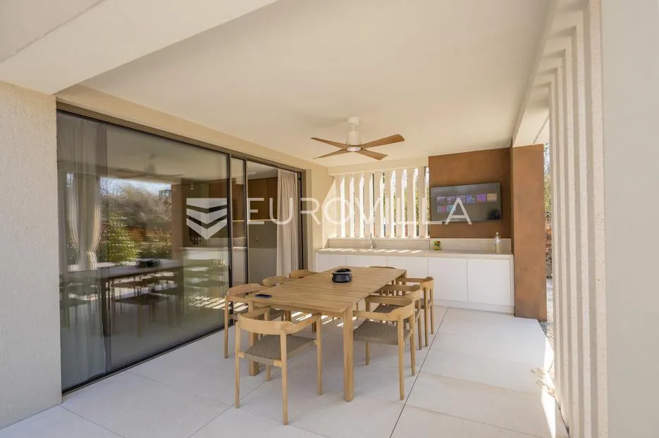 istra, labin, vrhunska moderna villa "e", grijani bazen 48 m², 2642 m² uređene okućnice - slika 63