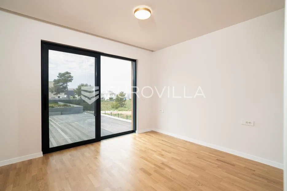 zadar, privlaka, luksuzni dvosoban stan 1. red do mora, 92,80 m² - slika 13