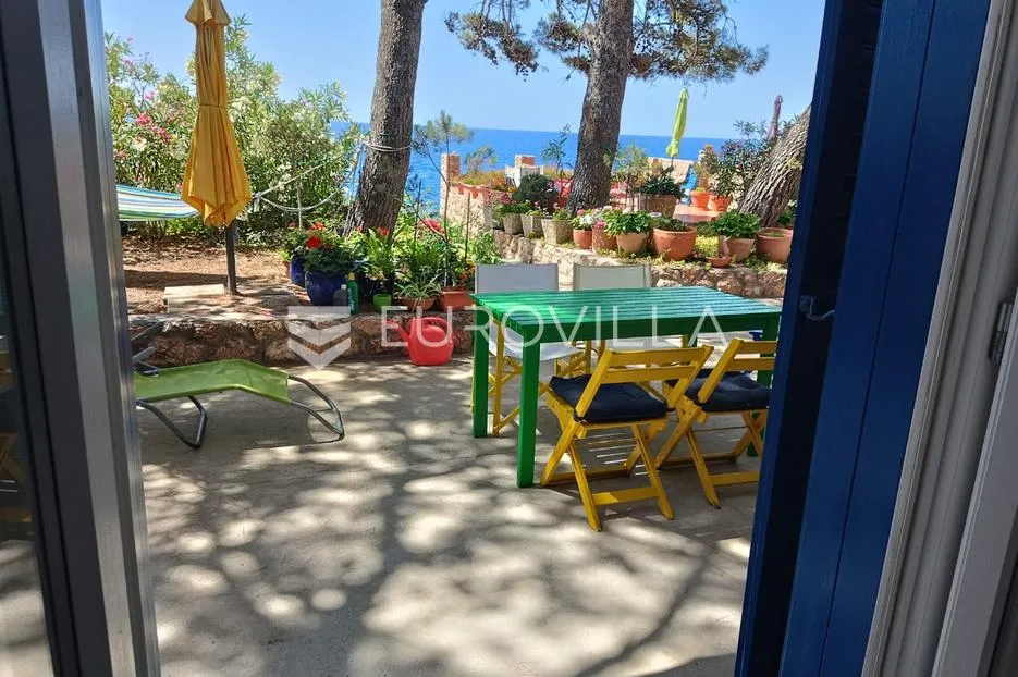 hvar, lijepa kuća na južnoj strani otoka 1.red uz more - slika 19