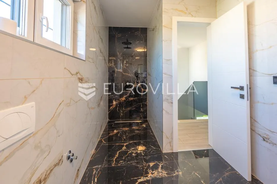 zadar, privlaka, moderna vila s bazenom, novogradnja, 300m od mora - slika 15
