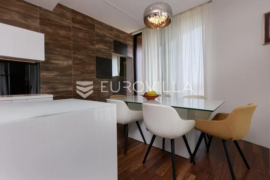 matulji, penthouse peterosobni dvoetažni stan160 m², terasa 130 m² i privatna okućnica 250 m² - slika 6
