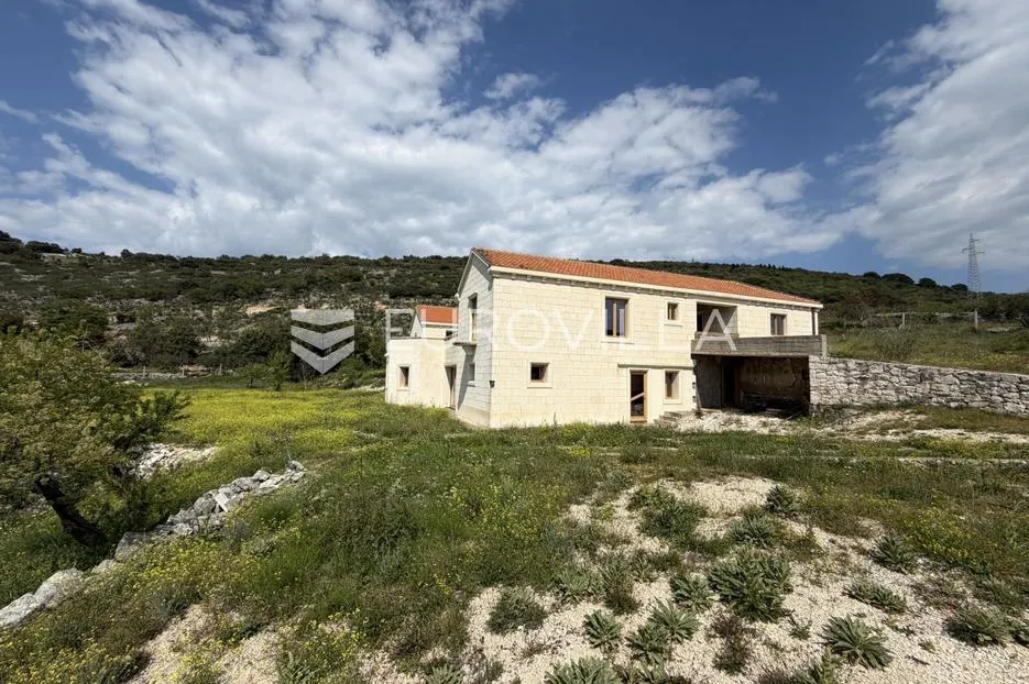 brač, nerežišća, kamena vila na prostranom imanju od 28.122 m² - slika 9