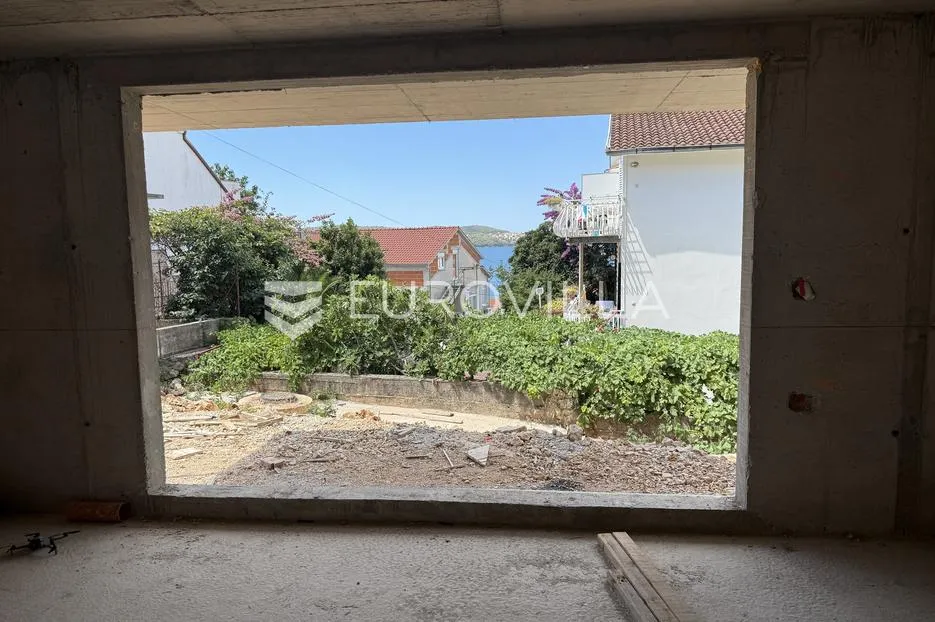 trogir, čiovo, trosoban stan s privatnim bazenom i dva parkirna mjesta - slika 19