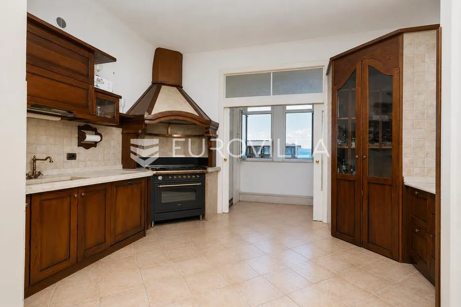 opatija, centar, luksuzan penthouse 220 m² s krovnom terasom i dva parkirna mjesta - slika 3