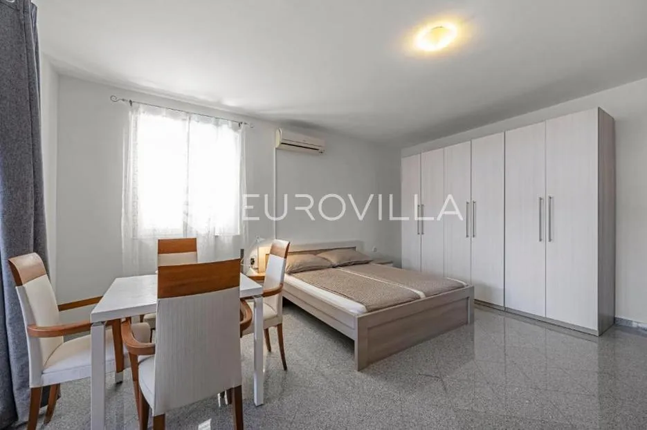 skradin, dubravice, kuća sa 7 apartmana i velikim bazenom, 760 m² - slika 38