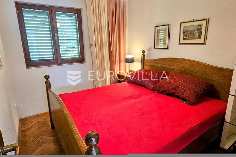 trogir, kuća s tri apartmana s pogledom na more na 50 m od mora - slika 5