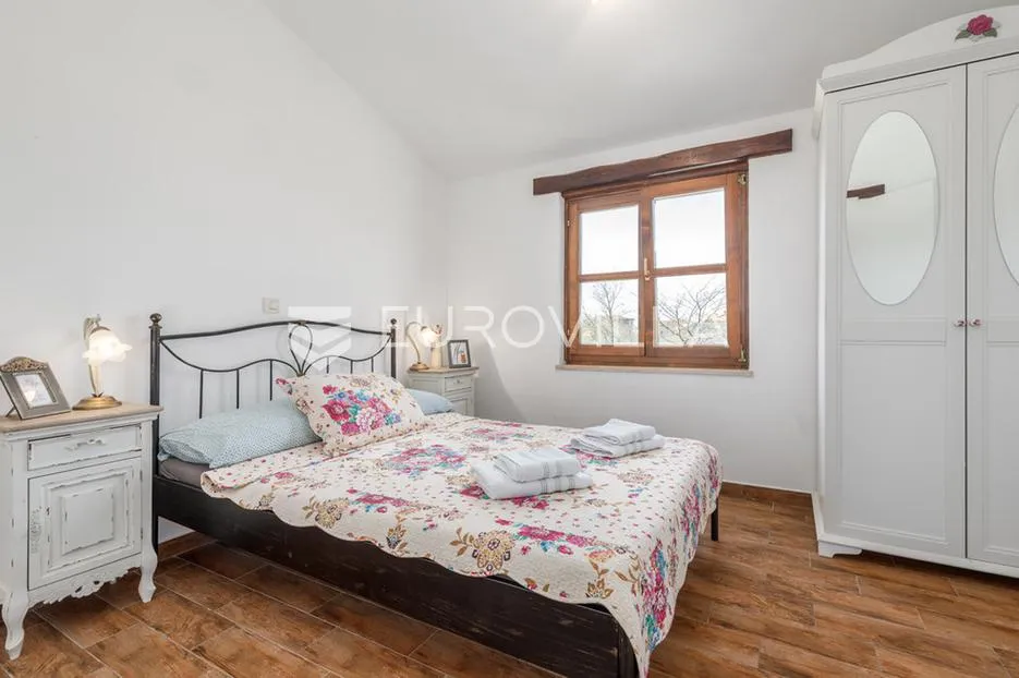 istra, okolica lovreča, samostojeća kuća 120m2 s bazenom na kraju sela - slika 13