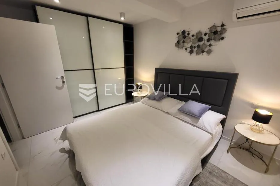 crikvenica, kuća s četiri apartmana, bazenom, uhodan turistički posao s pogledom na more - slika 22