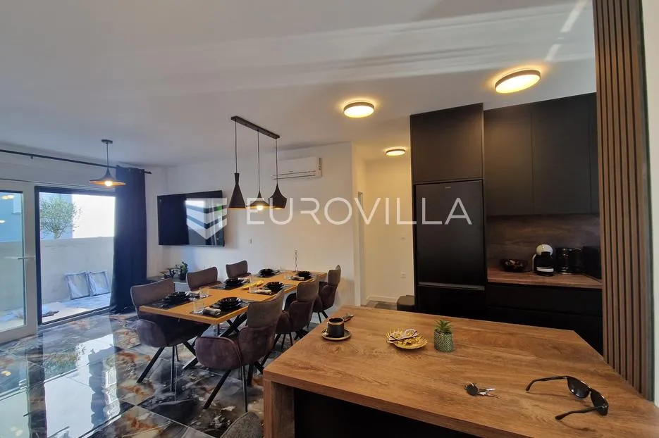 vir, moderan apartman s dvije spavaće sobe, terasom, vrtom i 2 parkirna mjesta, centar - slika 22