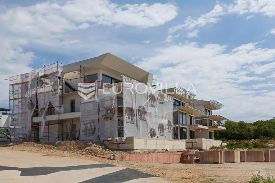 krk, njivice, trosoban stan u novogradnji s bazenom površine 91.98 m² - slika 3