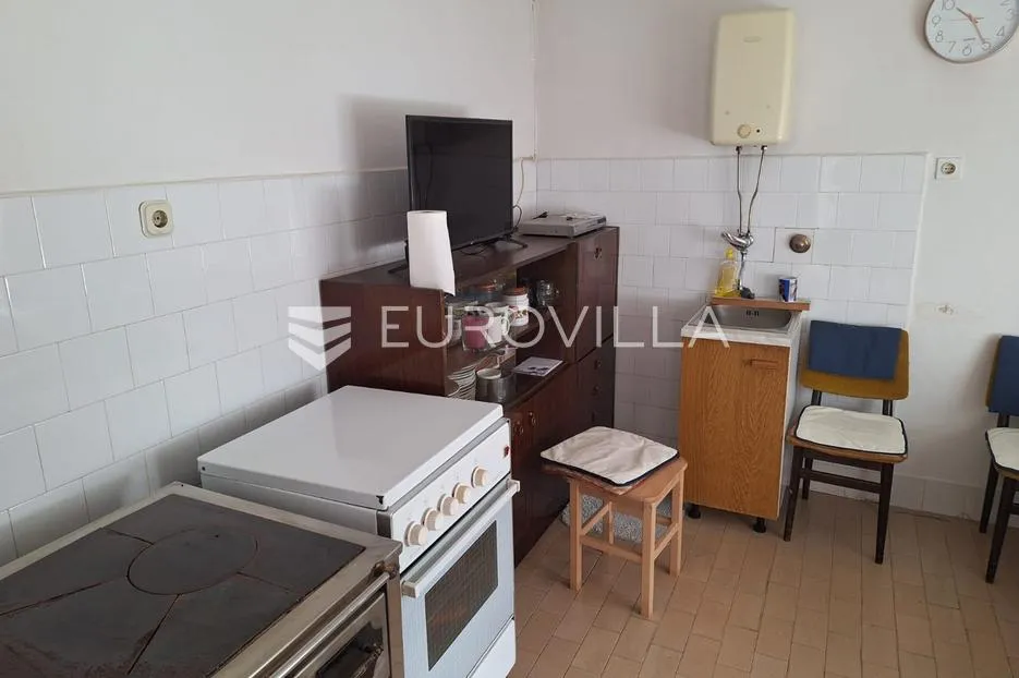 karlovac, mala švarča, stambeno-poslovna zgrada 330 m2 - slika 10