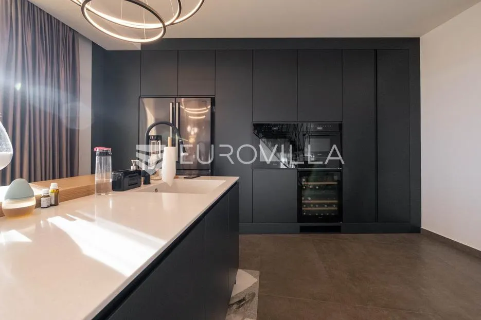 opatija, prekrasan penthause 228 m² s besprijekornim pogledom - slika 11