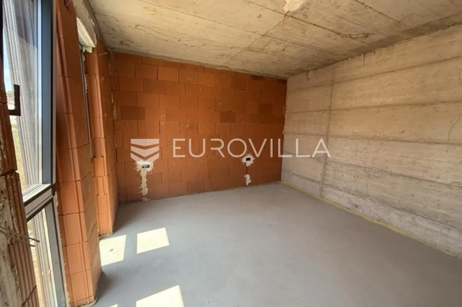 istra, ližnjan, elegantna dvojna novogradnja s vrtom 111 m² - slika 31