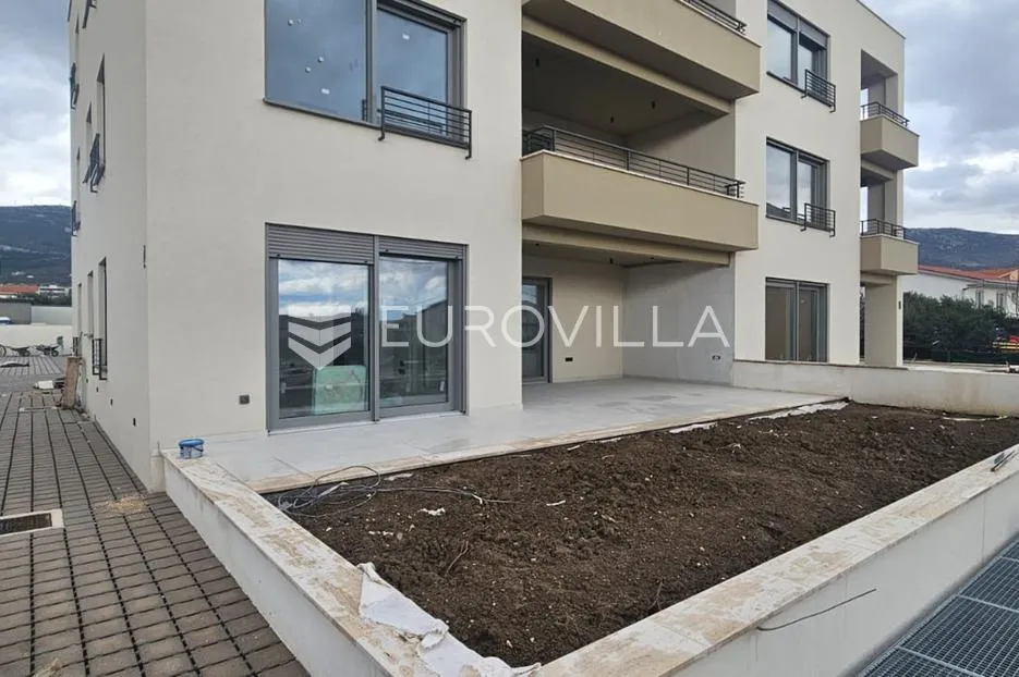 kaštel stari luksuzan stan 102,1 m² s velikom terasom - slika 2