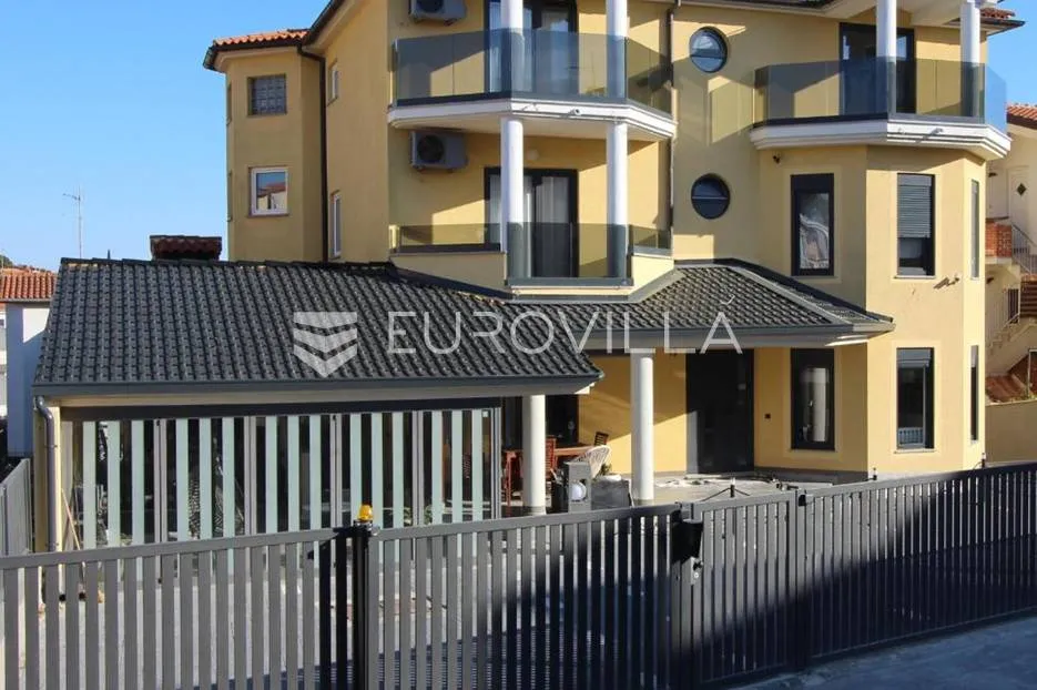 pješčana uvala, vila sa 7 apartmana s pogledom na more, 200 m od plaže - slika 2