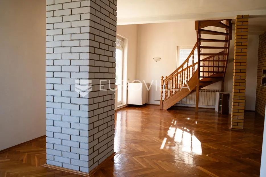županja, prostrana obiteljska kuća površine 180 m² na parceli od 788 m² u mirnoj ulici - slika 4