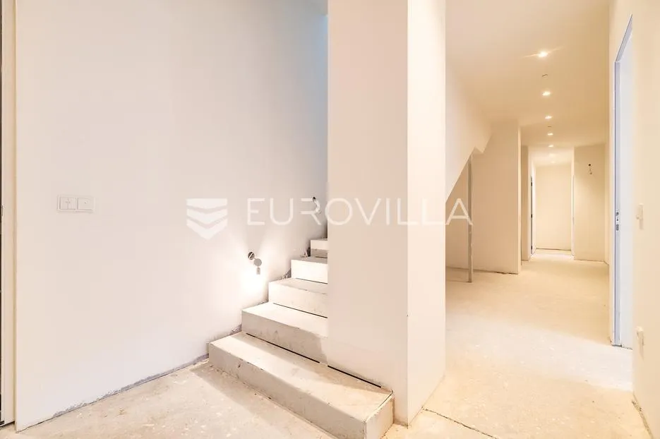 luksuzan četverosoban dvoetažan penthouse 284 m² u kaptol centru - slika 8