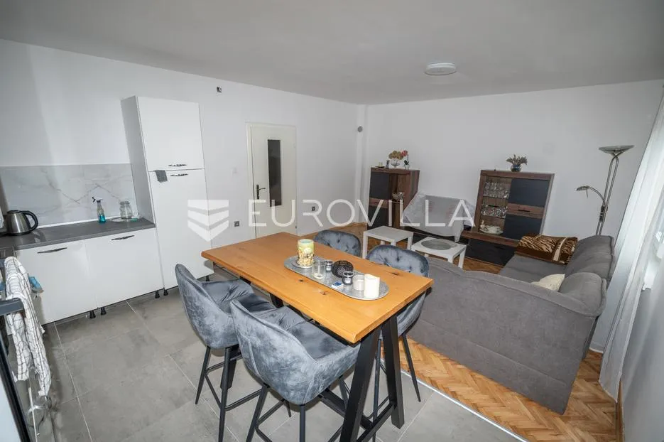 Đakovo, Sjever, dvije kuće sa poslovnim prostorom 250 m2