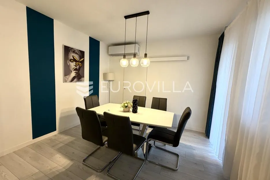 đakovo, centar, novouređena kuća 250 m² - slika 8