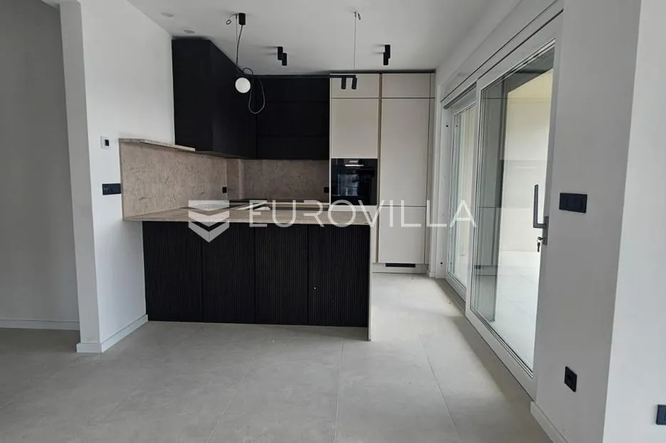 kaštela stari, luksuzan trosoban stan od 120,9 m² na prizemlju s vrtom - slika 4