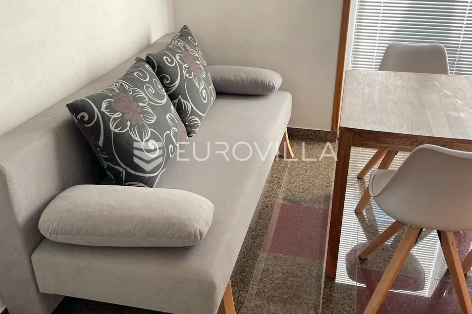 zadar, vrsi, lijepa kuća s apartmanima i vrtom - slika 23