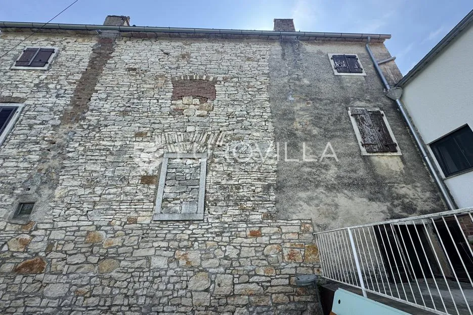 istra, tar, kamena kuća u nizu za renovaciju s okućnicom, 500 metara od mora - slika 19