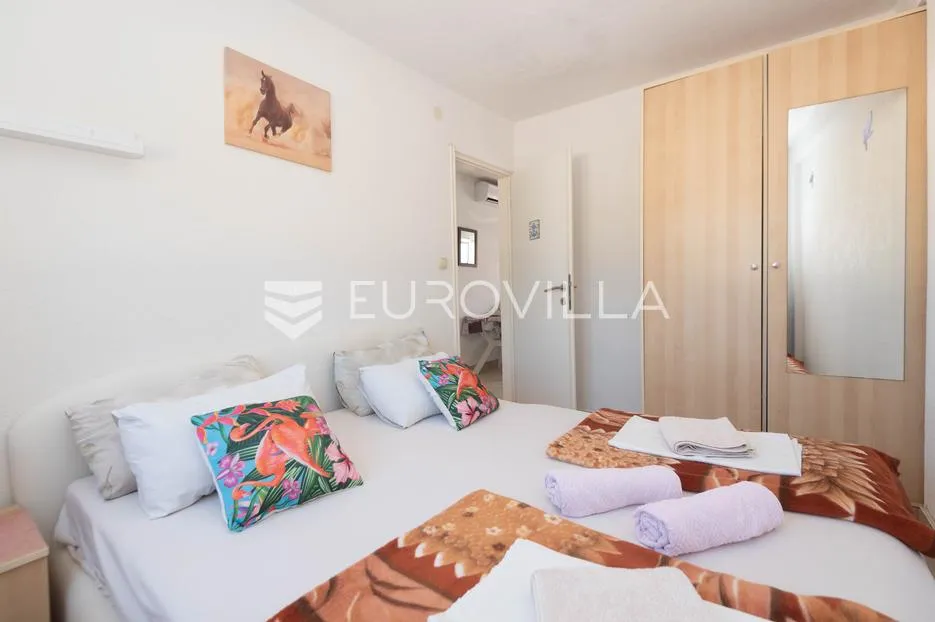 rogoznica, apartmanska kuća sa sedam stambenih jedinica, pogledom na more i rogoznicu - slika 7