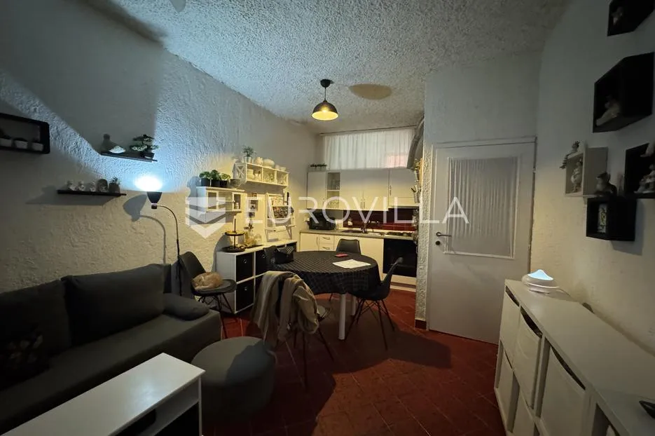 istra, rovinj, kamena kuća 100m2 na 3 etaže na 30 metara od mora - slika 4