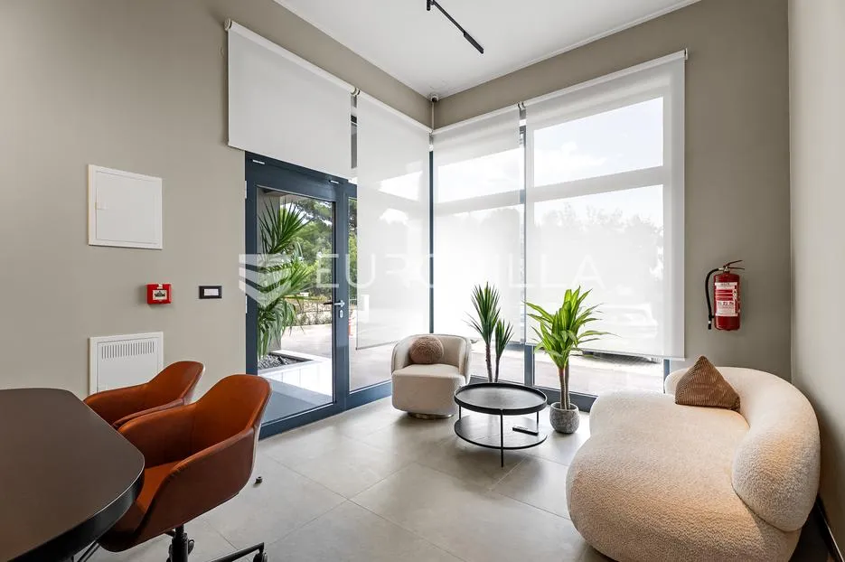 kaštel sućurac, izvrstan poslovni prostor za dugoročan najam - slika 3