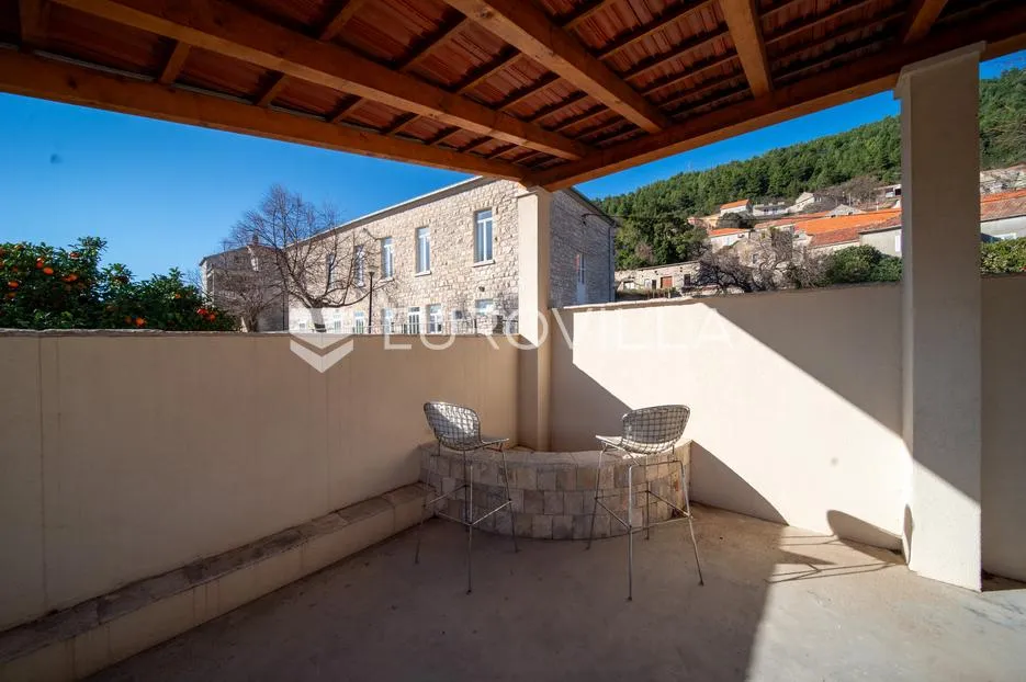 otok korčula, čara, kamena kuća u centru mjesta - slika 9