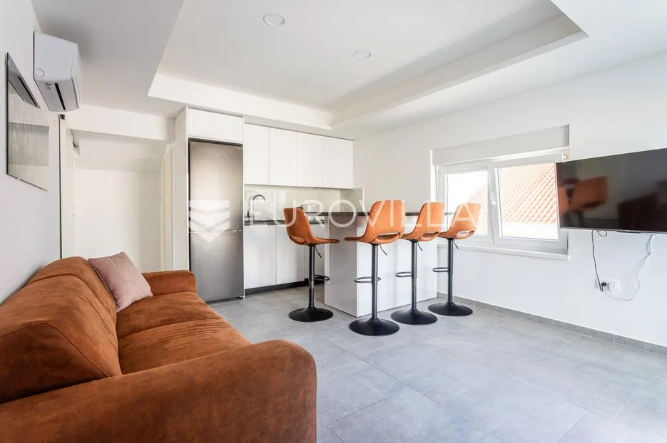 Rogoznica, Zečevo, kuća s 4 stana i podrumom, 366,81 m² - Zečevo Rogozničko, Rogoznica