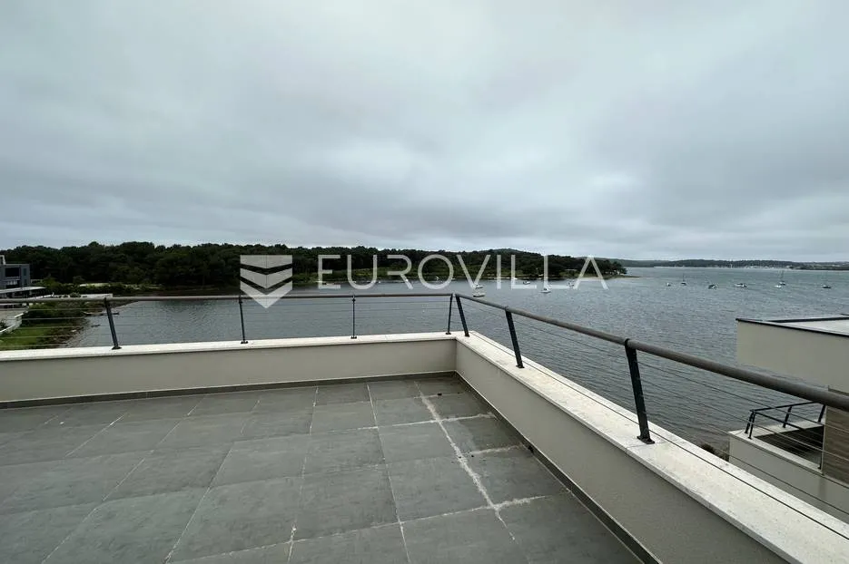 medulin, trosoban stan s pogledom more neto korisne površine od 133 m² - slika 24