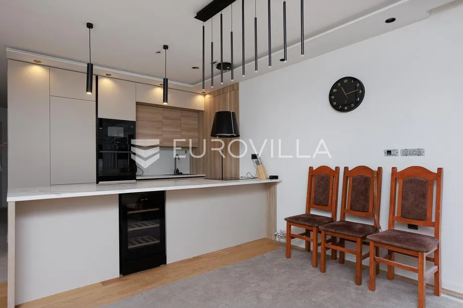 Njivice, otok Krk, dvoetažni stan u novogradnji s bazenom površine 104.45 m² - Njivice, Omišalj