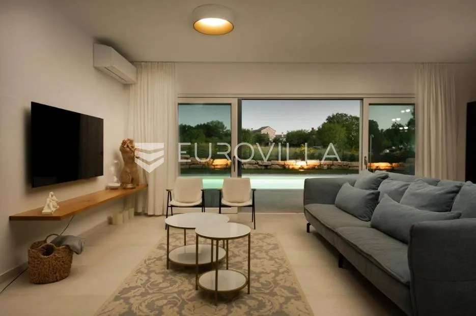 istra, žminj, prekrasna vila od 160 m2, na velikoj okućnici od 1100 m2 - slika 19