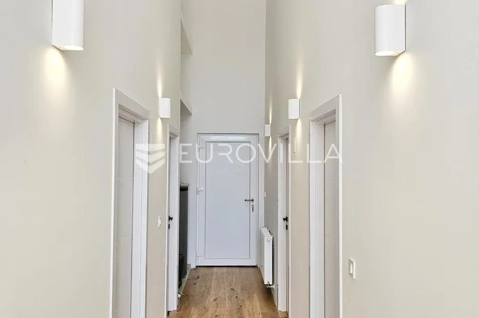 gorski kotar, kupjak, novoizgrađena kuća s grijanim bazenom, na parceli 1600 m² - slika 20