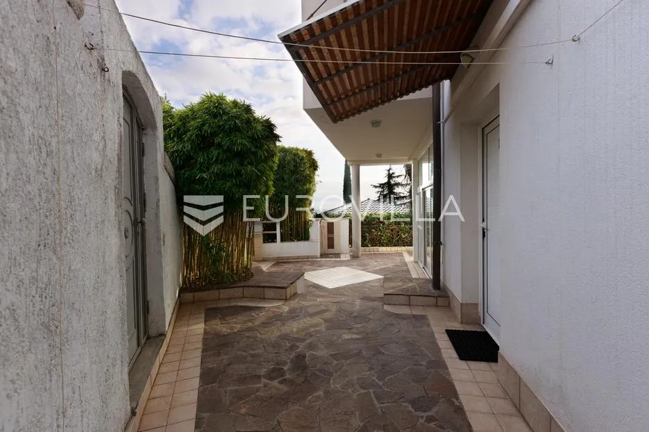 opatija, centar, dvoetažan stan 147 m², vrt, pogled na more - slika 27