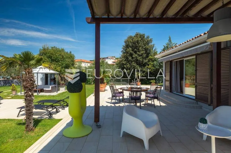 pula, prekrasna villa s najboljom pozicijom - prvi red do mora - slika 20